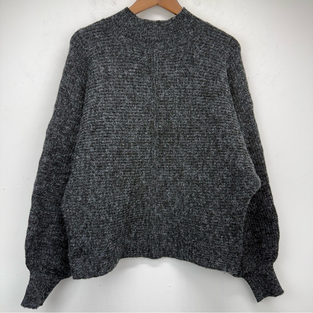 Vestique size Medium Women’s Black Fuzzy Batwing Long Sleeve Sweater NWT